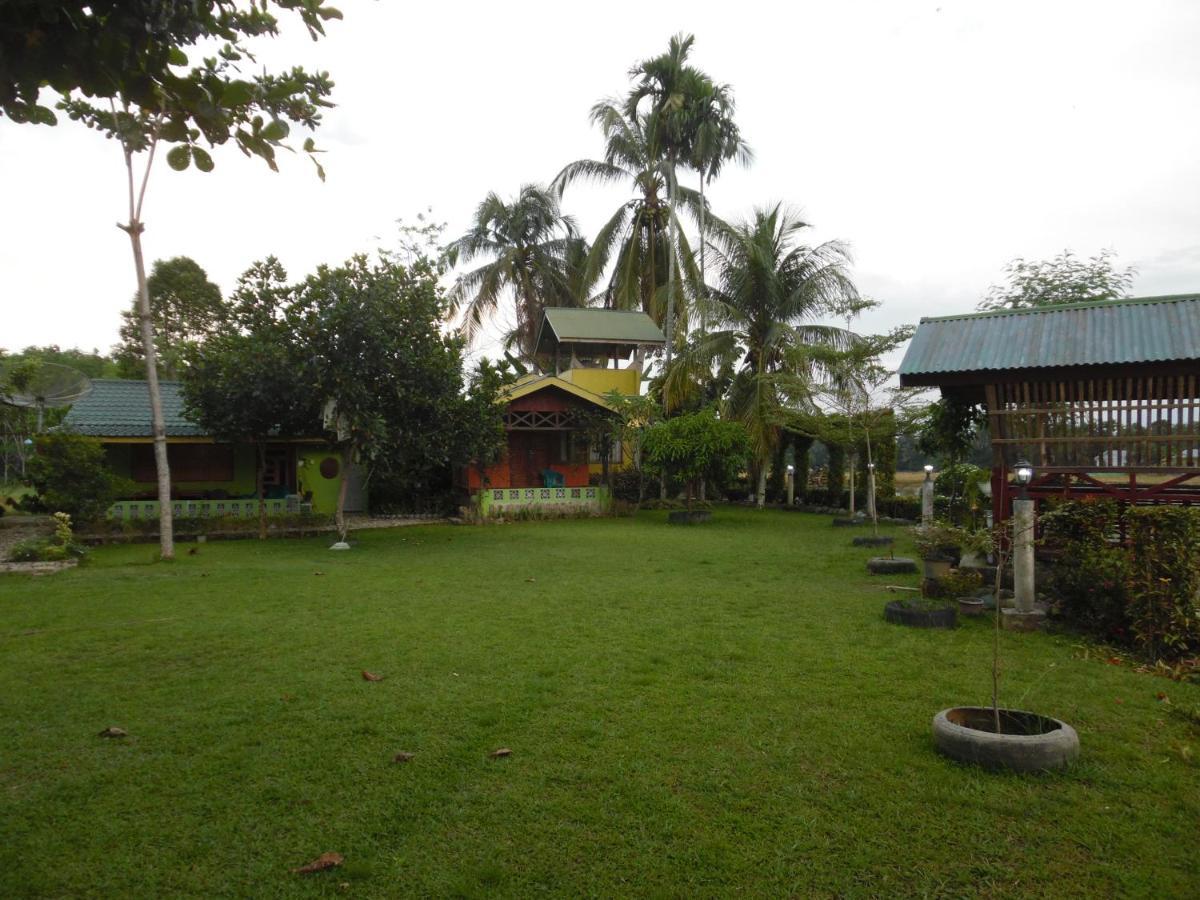 Ambow Homestay Jungle Trekking & Village Tour Букит Лаванг Екстериор снимка