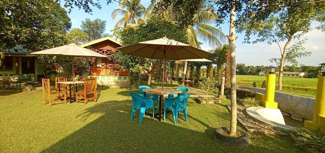 Ambow Homestay Jungle Trekking & Village Tour Букит Лаванг Екстериор снимка