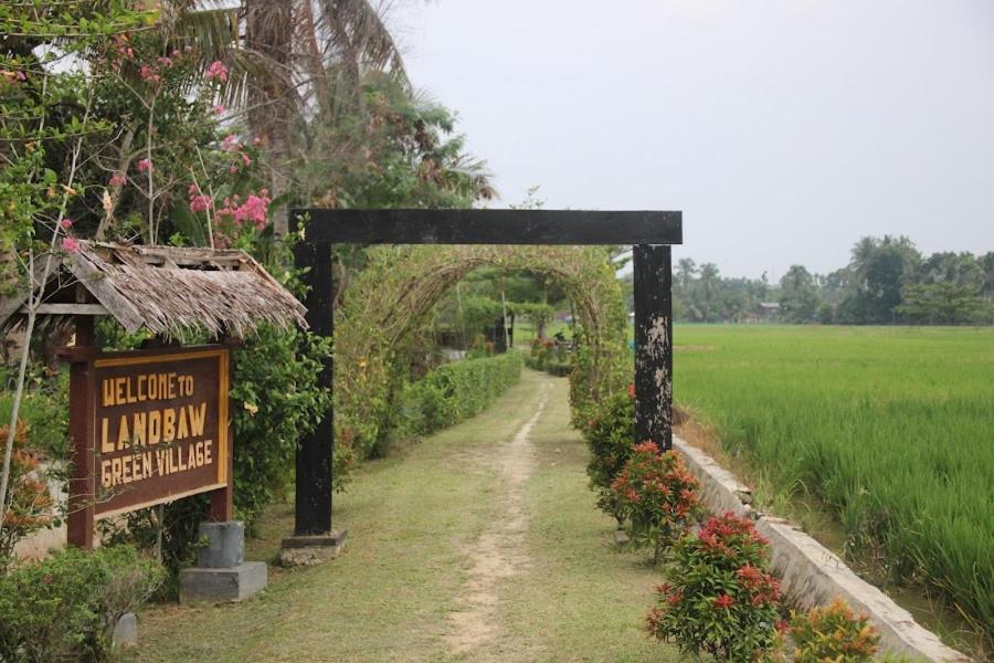 Ambow Homestay Jungle Trekking & Village Tour Букит Лаванг Екстериор снимка