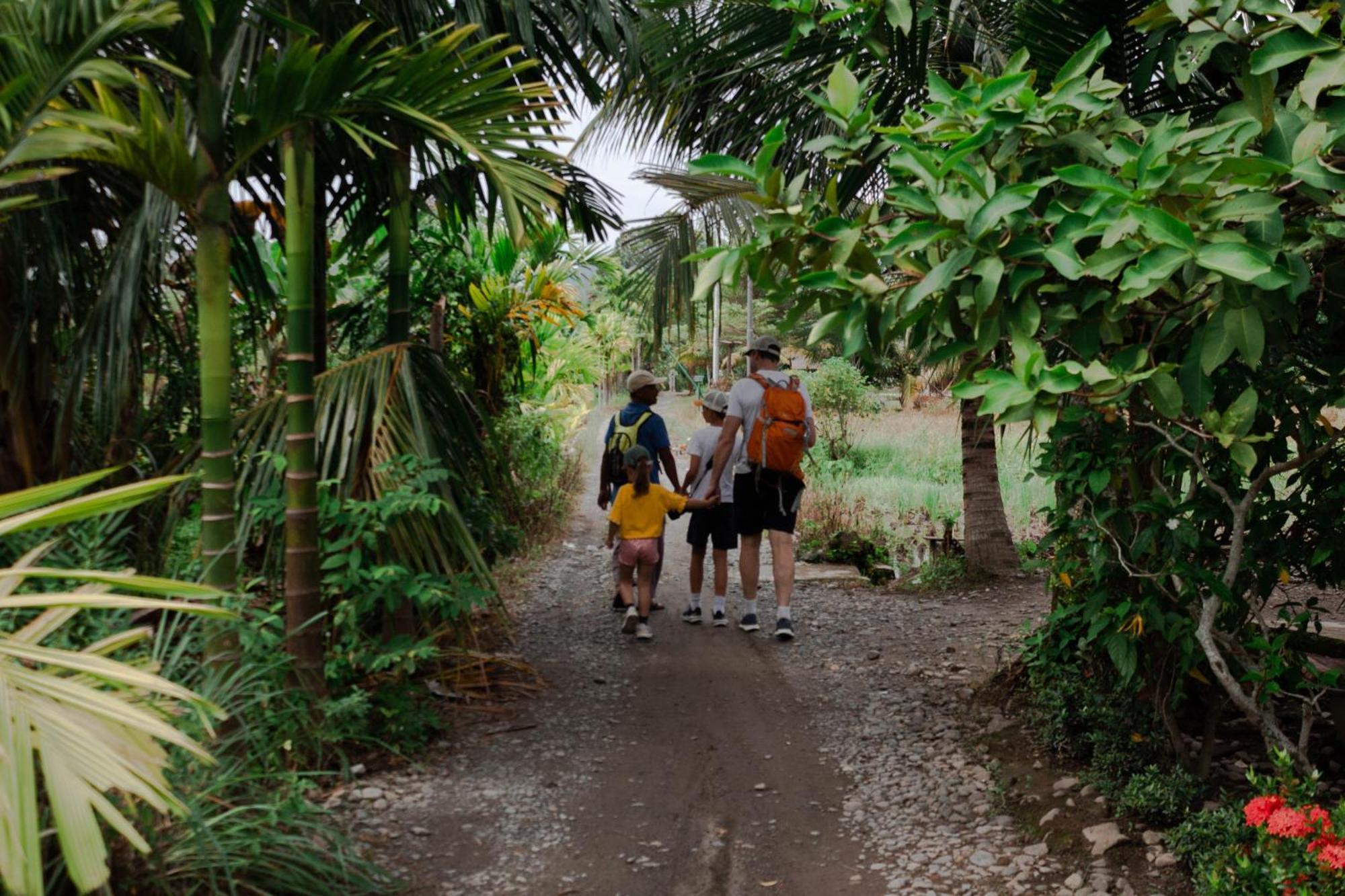 Ambow Homestay Jungle Trekking & Village Tour Букит Лаванг Екстериор снимка