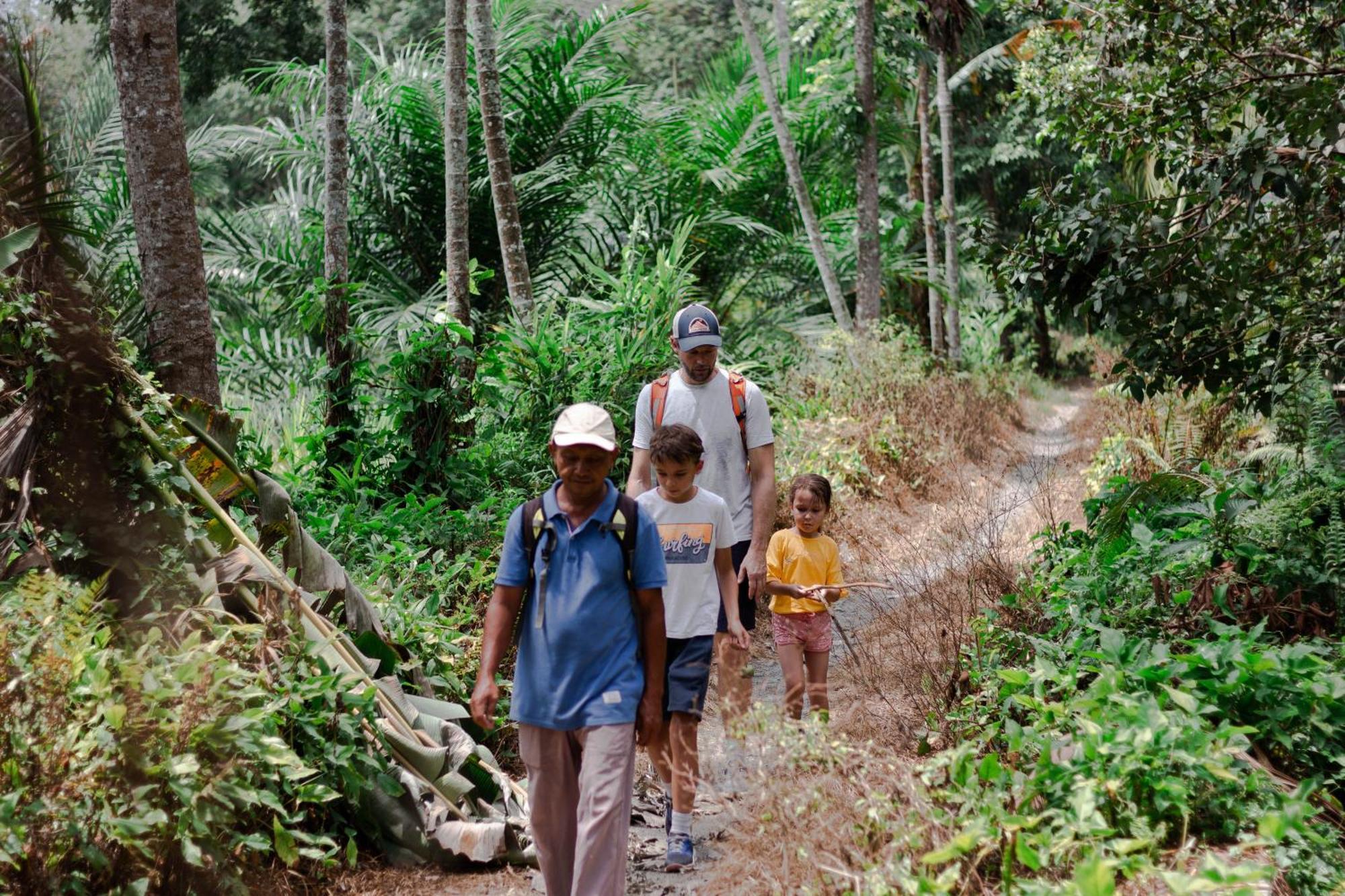 Ambow Homestay Jungle Trekking & Village Tour Букит Лаванг Екстериор снимка