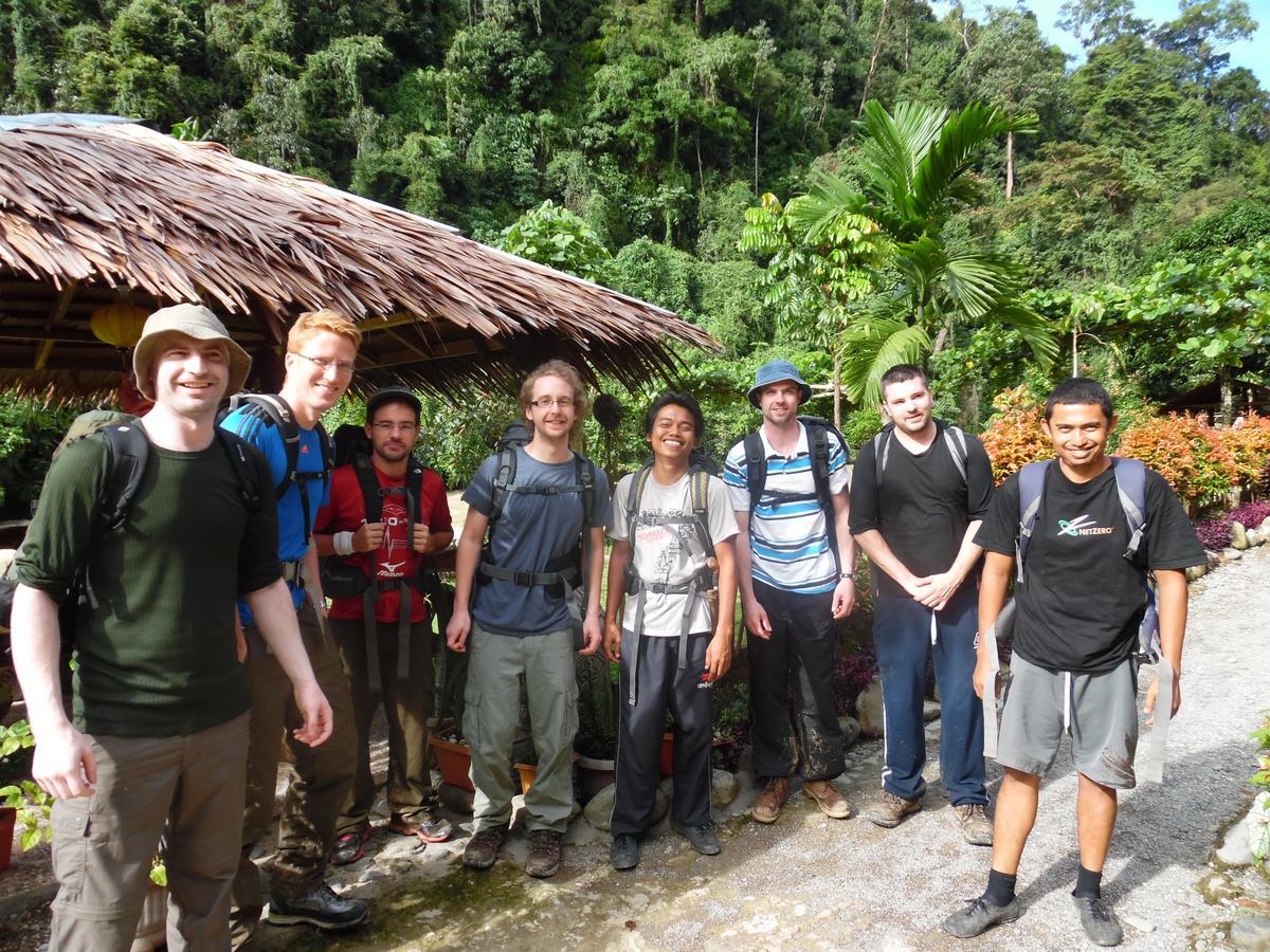 Ambow Homestay Jungle Trekking & Village Tour Букит Лаванг Екстериор снимка