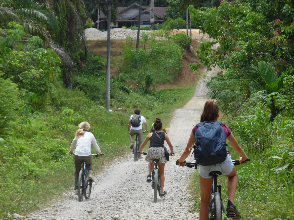 Ambow Homestay Jungle Trekking & Village Tour Букит Лаванг Екстериор снимка