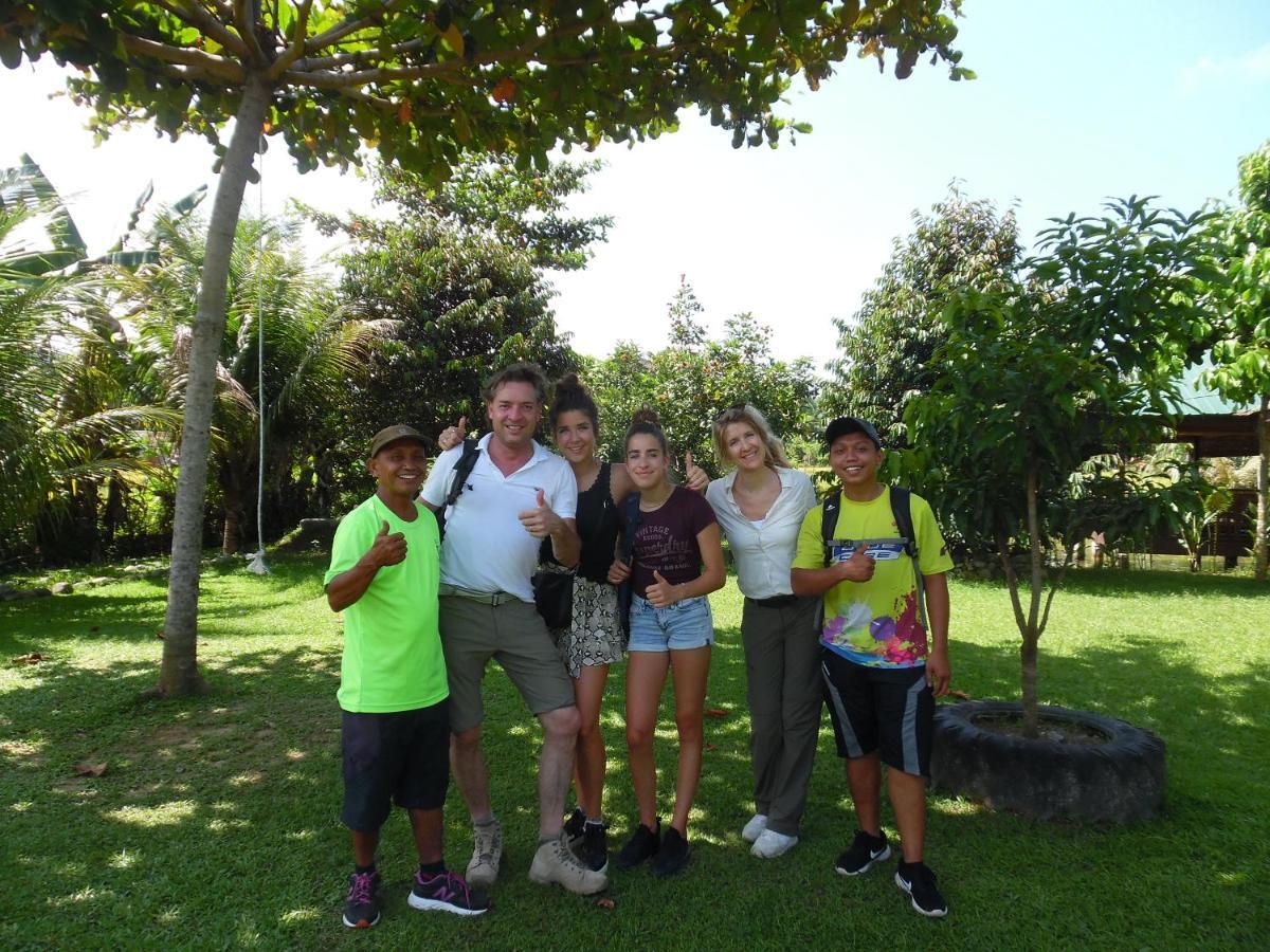 Ambow Homestay Jungle Trekking & Village Tour Букит Лаванг Екстериор снимка