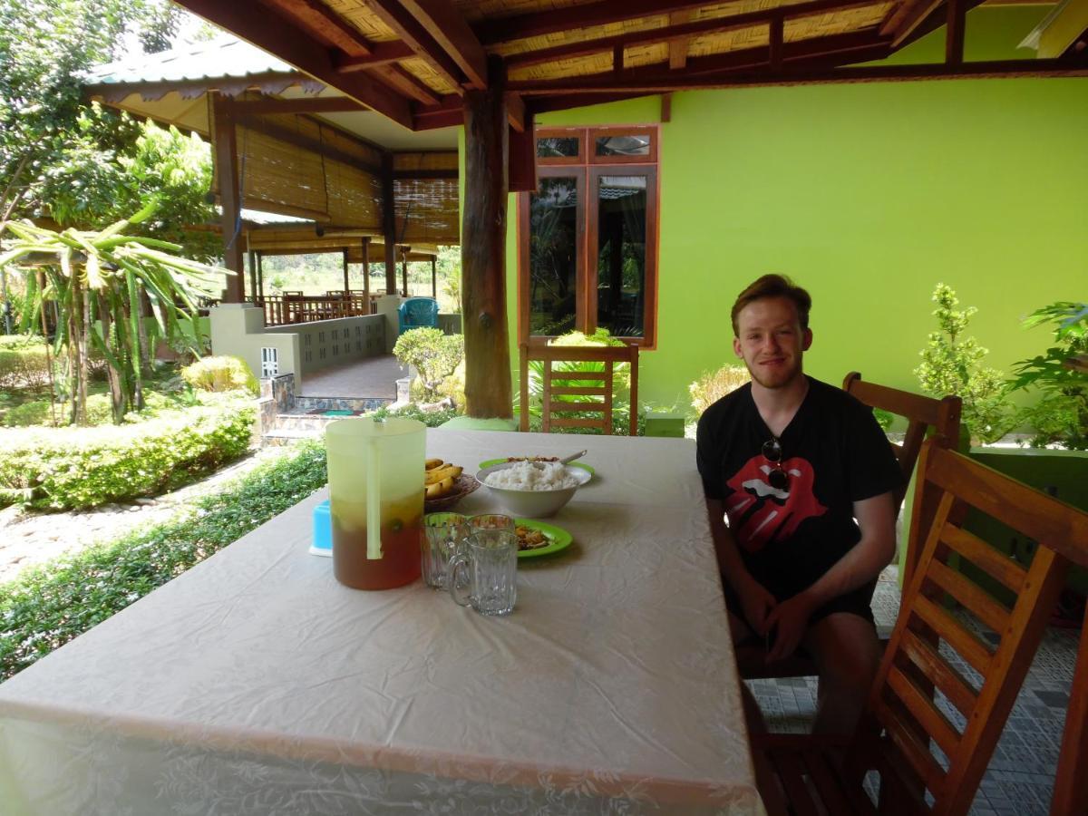 Ambow Homestay Jungle Trekking & Village Tour Букит Лаванг Екстериор снимка