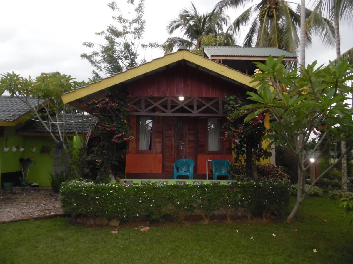 Ambow Homestay Jungle Trekking & Village Tour Букит Лаванг Екстериор снимка