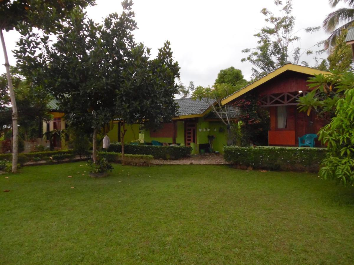 Ambow Homestay Jungle Trekking & Village Tour Букит Лаванг Екстериор снимка